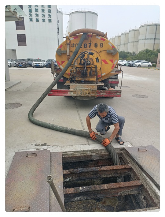 畜禽良种场隔油池清掏