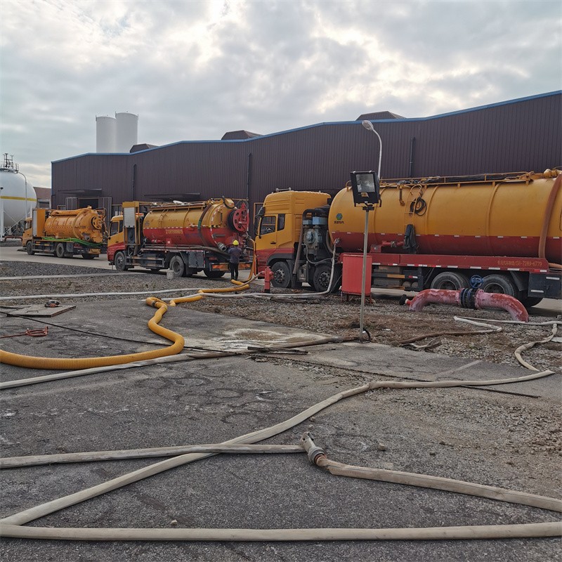 畜禽良种场污水池清理