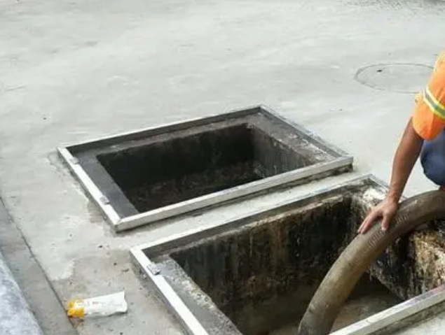 畜禽良种场化粪池清理