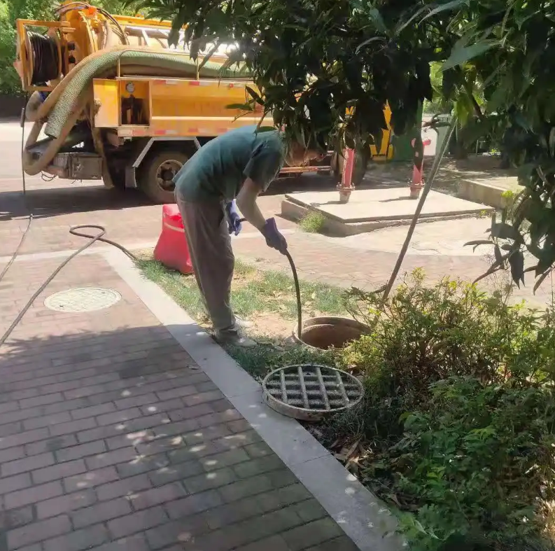 畜禽良种场市政排污管道清淤疏通——专业团队，让您全程省心！