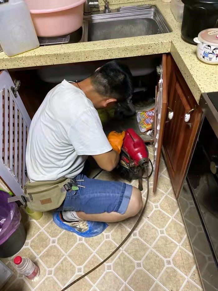 畜禽良种场通下水道