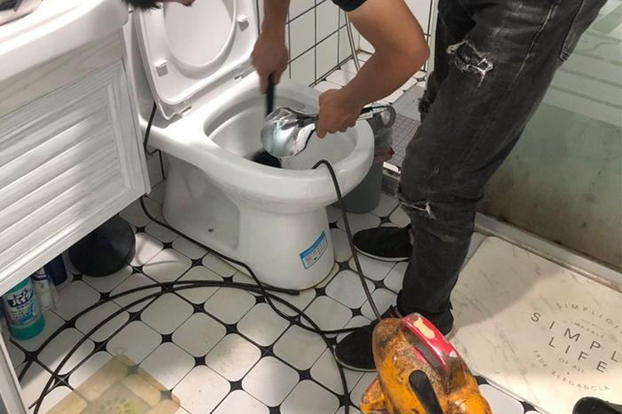 畜禽良种场马桶堵塞自己疏通还是找师傅?专业上门服务让你省时更省心